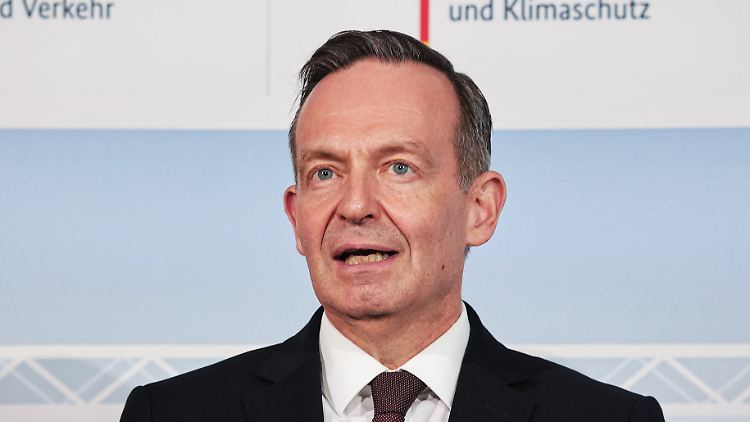 Die Schienensanierung "ist gut vorbereitet, die Kapazitäten sind bei der Bauindustrie vorhanden, die Materialien sind da", versicherte Wissing.