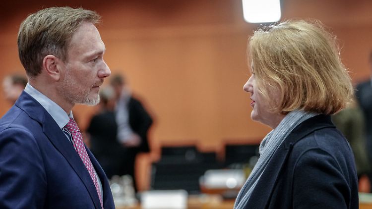 Das von Lindner geführte Finanzministerium habe keinen politischen Willen, das Ehegattensplitting abzuschaffen. 