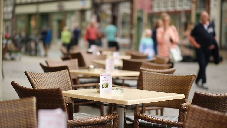 Die Stimmung im Gastgewerbe in Sachsen-Anhalt ist für den Sommer pessimistisch. (Archivbild)