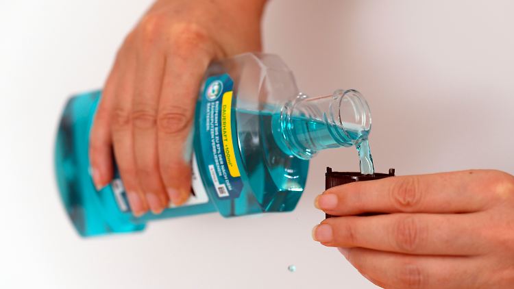 Übermäßige Hygiene kann lebensnotwendige Mikrobiome zerstören - auch im Mund.