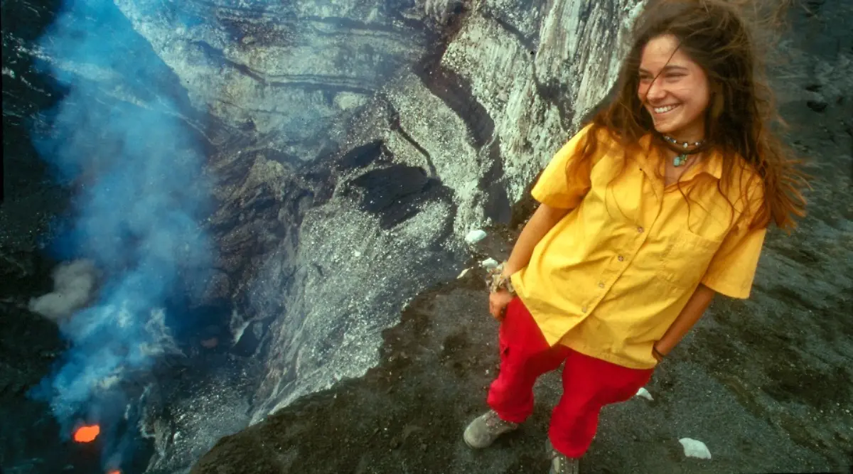 NICHT-VERWENDEN-Ulla-mit-19-Weltreise-und-erstes-Mal-am-Krater