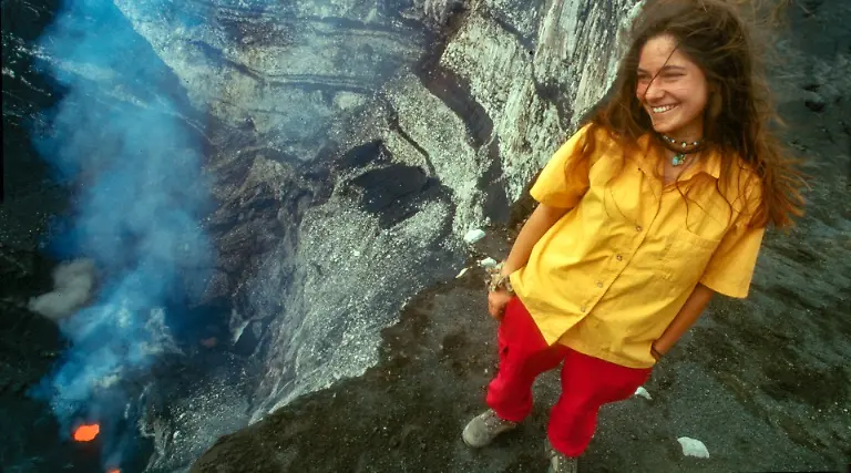 NICHT-VERWENDEN-Ulla-mit-19-Weltreise-und-erstes-Mal-am-Krater