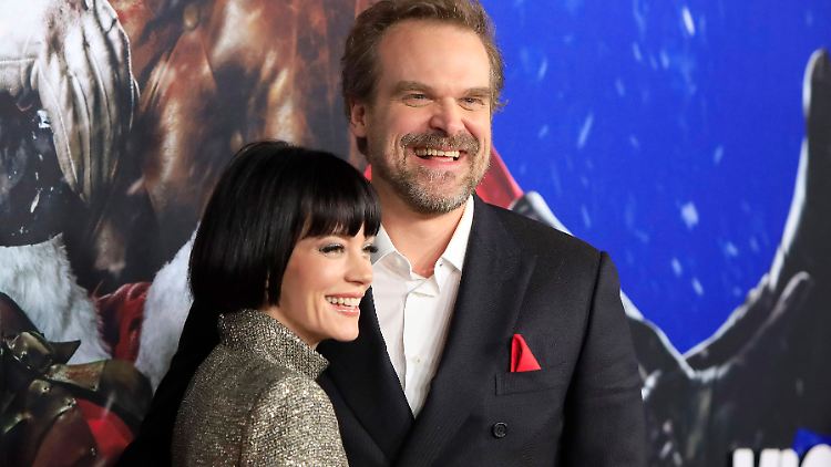 Beim dritten Date ergriff er ihre Hand: Sängerin Lily Allen mit ihrem Mann David Harbour. 
