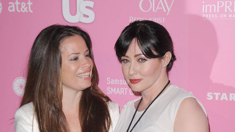 Shannen Doherty (r.) mit Holly Marie Combs auf einem Event in Los Angeles im Jahr 2012.