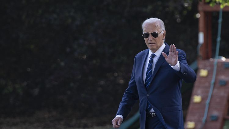 Er habe in dreieinhalb Jahren "mehr geschafft als jeder andere Präsident in einer langen, langen Zeit", sagte Biden dem Sender NBC. 