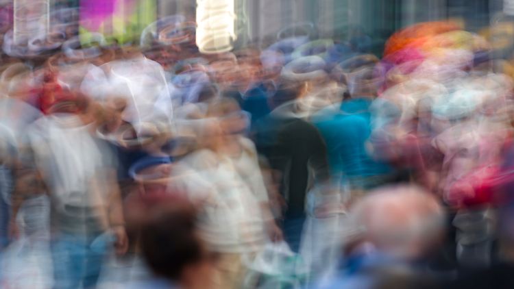 Hochsensible Menschen nehmen Farben, Geräusche und Stimmungen sehr intensiv wahr - das kann schnell überfordern. 