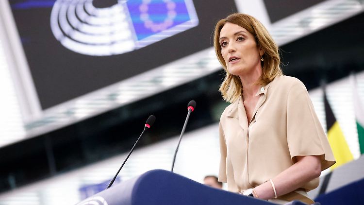 Die Parlamentspräsidentin leitet die Plenarsitzungen und empfängt Staats- und Regierungschefs im Europaparlament.