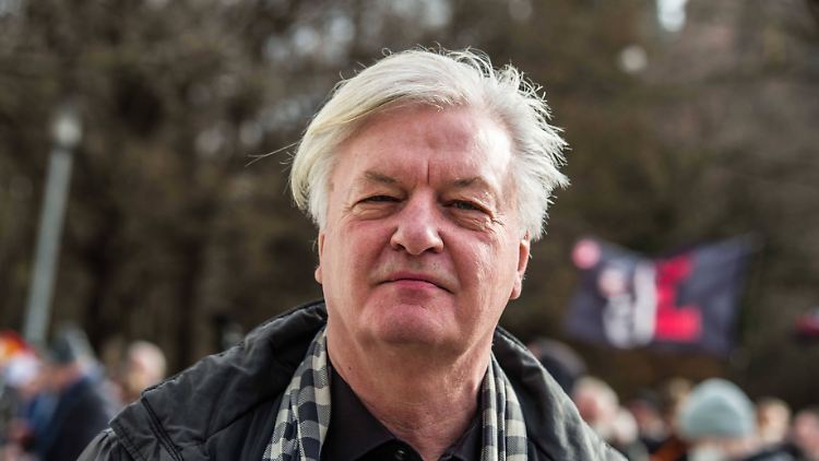 Elsässer ist eine maßgebliche Figur des rechtsextremen Szene in Deutschland.