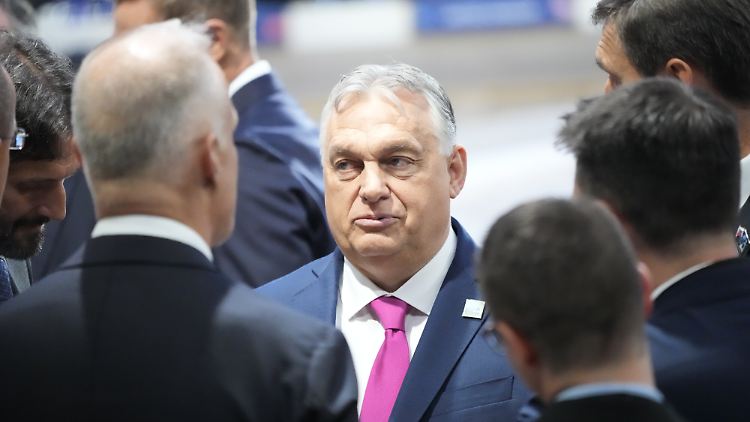 Immer wieder blockierte Orban im Rat der EU die Hilfsleistungen für Kiew und stützte Moskaus Position.