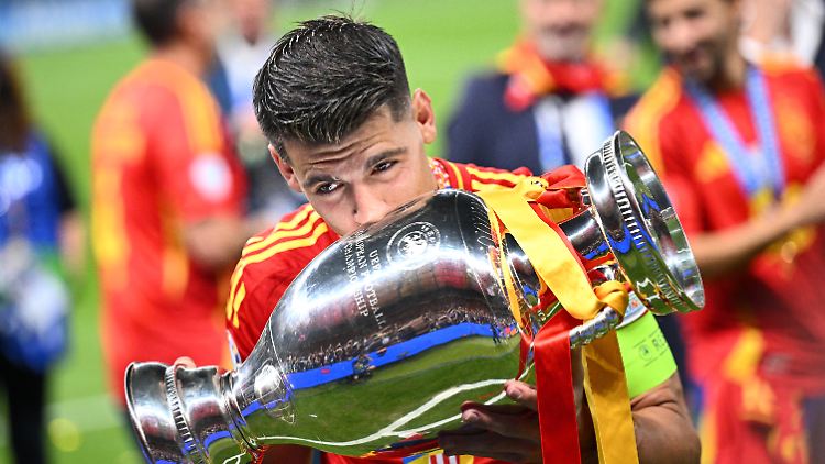 Die Spanier sind nur eines von zwei Nationalteams in Adidas-Trikots, die diesen Sommer einen Titel holten.