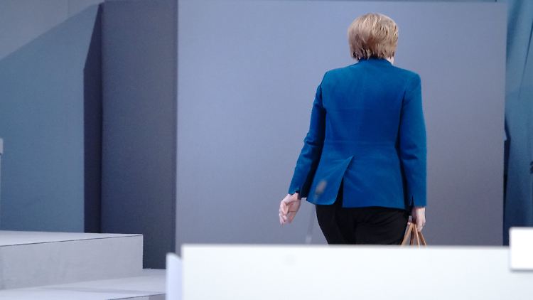 Sie trat ab als eine Kanzlerin, die fast überall auf der Welt geradezu verehrt wurde, aber ihr eigenes Land über die Jahre eher weniger als besser verstand.