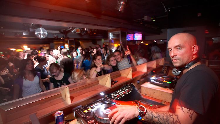 DJ Tomcraft bei einem Event 2009. 