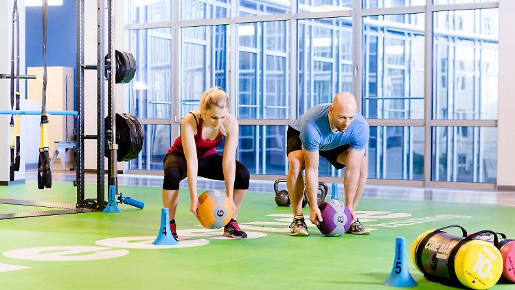 Wer sportlichen Aktivitäten nachgeht, kann dafür von der Krankenkasse mit Prämien belohnt werden.