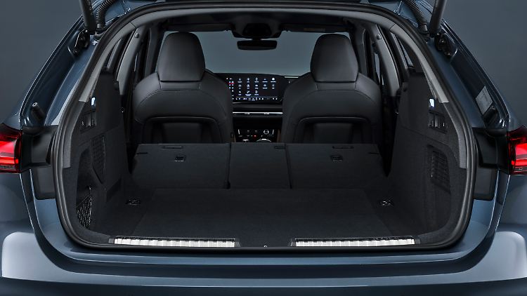 Wenn man ehrlich ist, müsste so ein großer Mittelklassekombi wie der Audi A5 mehr Kofferraumvolumen bieten.