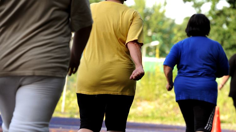 Manche Menschen trainieren und sehen trotzdem keinen großen Effekt auf der Waage. Daran könnten die Gene schuld sein.