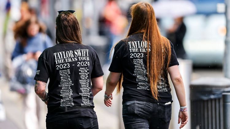 Das Warten hat für sie und Tausende weitere Fans ein Ende - Taylor Swift ist endlich da.