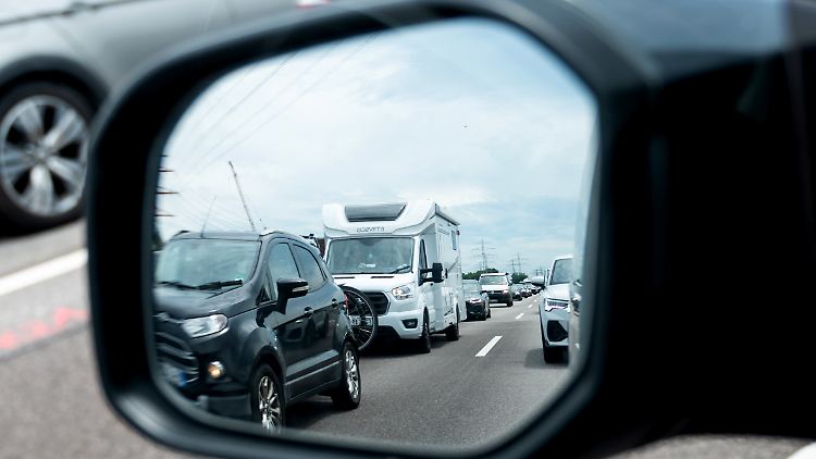 Bei der Reiseplanung ist mit einem E-Auto manches gleich zum Verbrenner - ein paar Unterschiede gibt es aber, die vor allem mit dem Laden zu tun haben.
