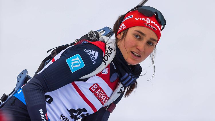 Juliane Frühwirt bei einem Biathlon-Weltcup im Dezember 2022.