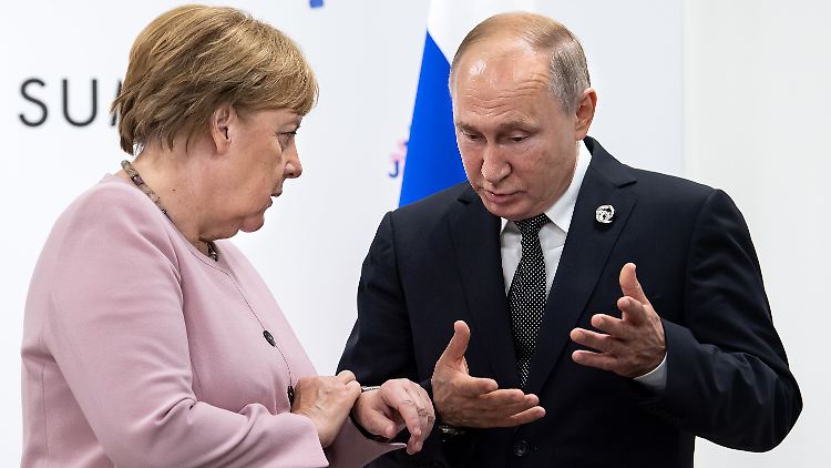 Bundeskanzlerin Merkel im Juni 2019 am Rande des G20-Gipfels in Japan mit Russlands Machthaber Putin. 