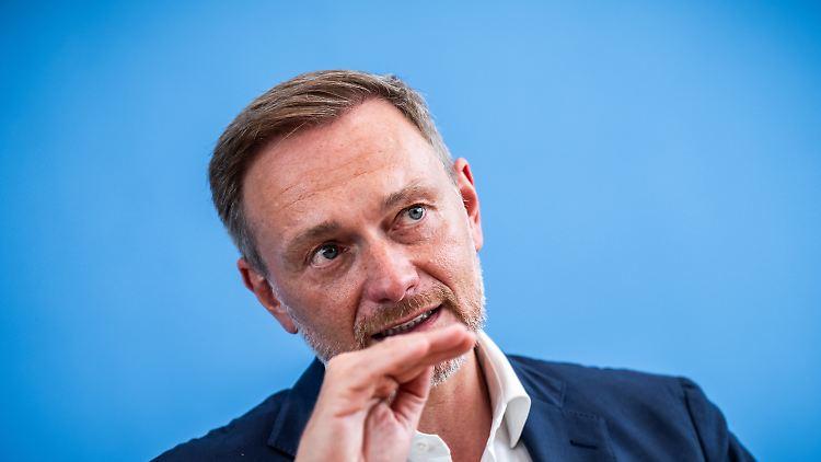 Finanzminister Lindner sagt, die Ampel sei bei der Erstellung des Haushalts 2025 an ihre Grenzen gegangen.