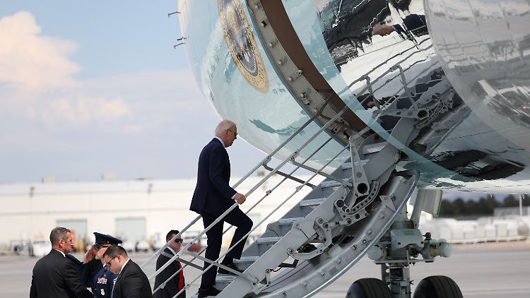 Biden muss wegen seiner Corona-Infektion nach Delaware zurückfliegen, wo er sich die nächsten Tage isolieren wird.