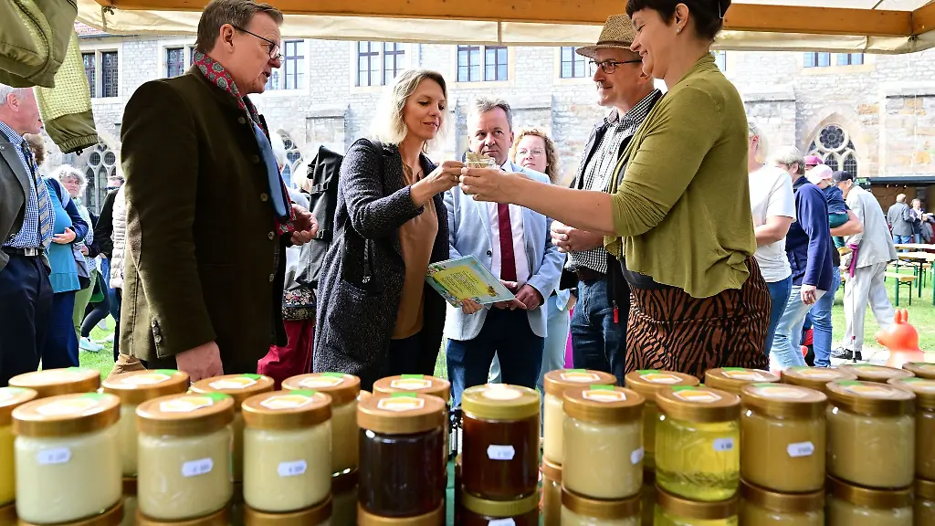 Bodo-Ramelow-l-r-Die-Linke-Ministerpraesident-von-Thueringen-Susanna-Karawanskij-Die-Linke-Agrarministerin-von-Thueringen-und-Klaus-Wagner-Thueringer-Bauernpraesident