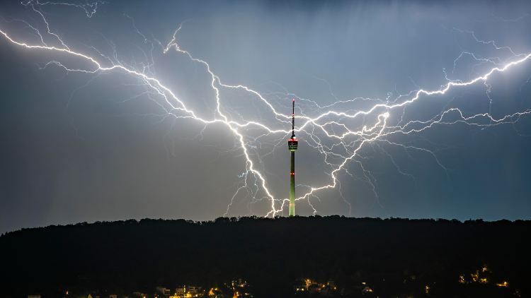 Auf die Hitze folgen gerne Blitz und Donner. 