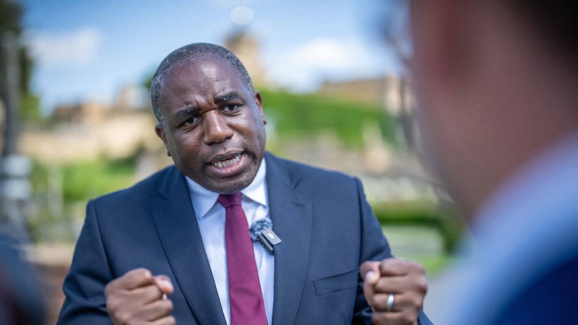 David Lammy, Außenminister von Großbritannien, will der Ukraine die freie Entscheidungsmacht über den Einsatz westlicher Waffen geben.