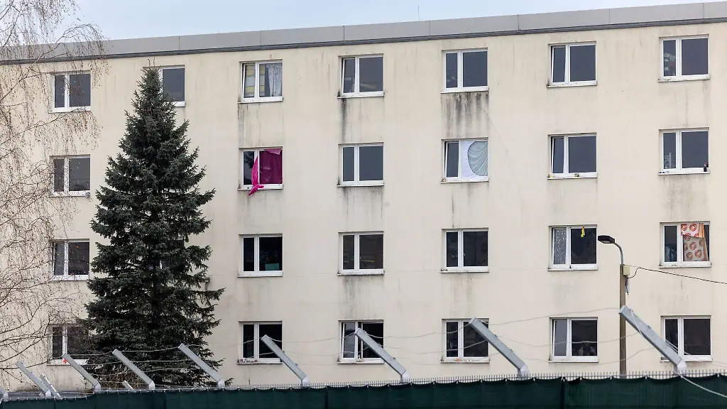 Blick-auf-die-Gefluechtetenunterkunft-in-Suhl