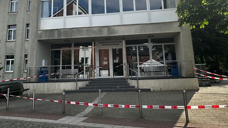 Der Tatort wurde abgesperrt und nach Spuren durchsucht.