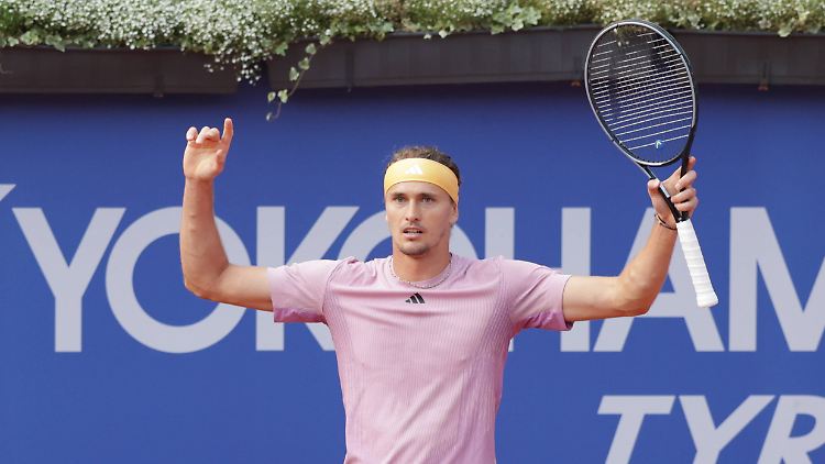 Zwei Sätze, kurz und schmerzlos: Zverev steht im Halbfinale von Hamburg.