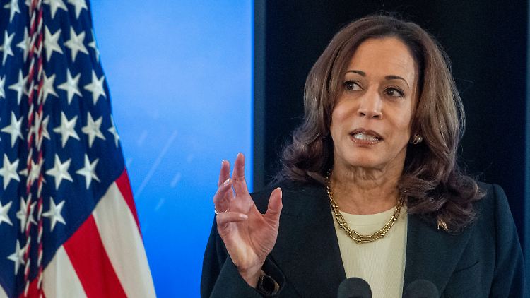 Stellt sich weiterhin hinter Joe Biden: Kamala Harris.