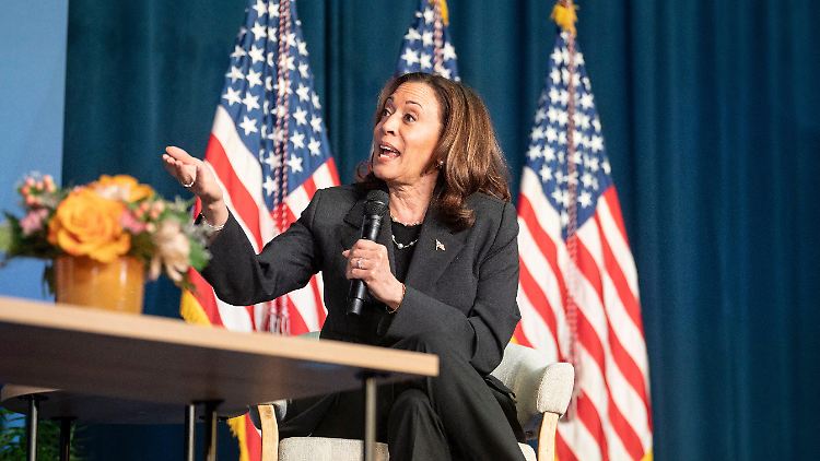 Könnte statt Biden ins Präsidentschaftsrennen gehen: Kamala Harris.