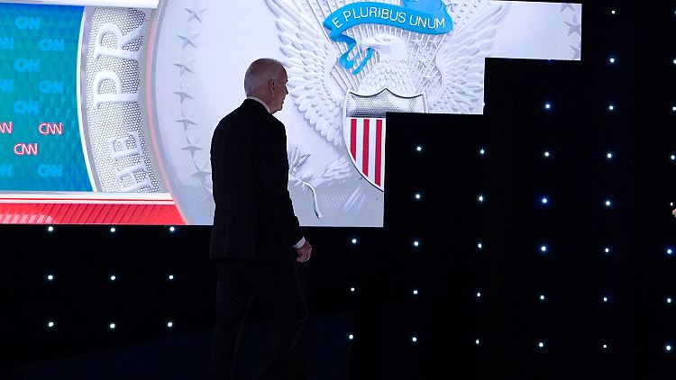 "Die Amerikaner haben Präsident Biden viel zu verdanken", schreibt der "Boston Globe" nach dessen Ankündigung, sich aus dem Wahlkampf zurückzuziehen. 