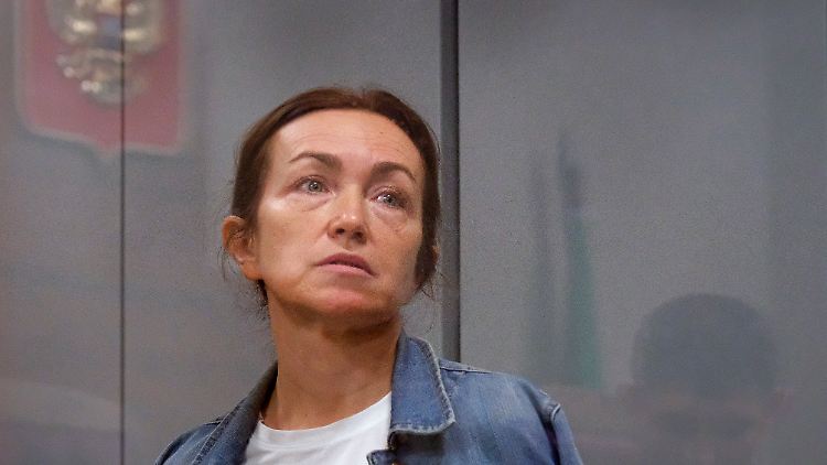 Alsu Kurmasheva im Mai in einem Gericht. Damals war sie bereits von den vielen Monaten seit ihrer Festnahme gezeichnet.