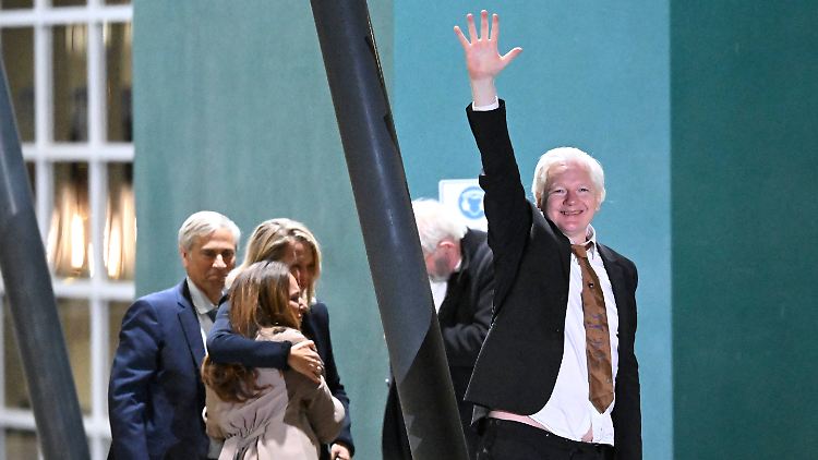 Seit einem Monat endlich mit seinen Liebsten vereint: Julian Assange.