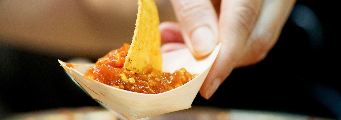 Wer Chili sin Carne zubereiten möchte, greift gern auf Veggie-Hack zurück.