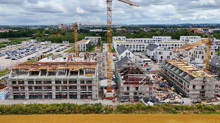 Die Experten erwarten, dass bei Privatpersonen die Bereitschaft zum Bauen perspektivisch wieder steige.