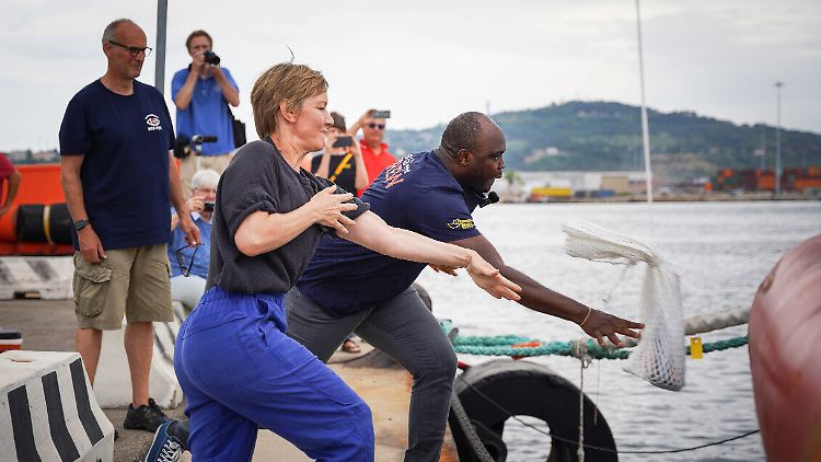Sandra Hüller bei der Taufe des Rettungsschiffs "Sea-Eye 5". 