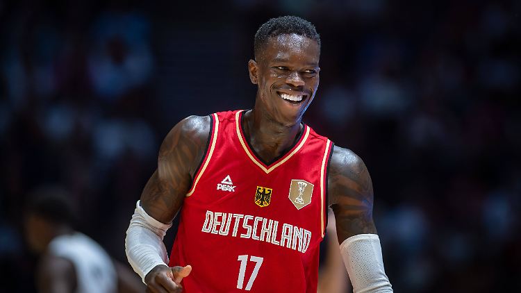 "Ich muss die Fahne tragen!", sagte Dennis Schröder schon vor der Entscheidung.
