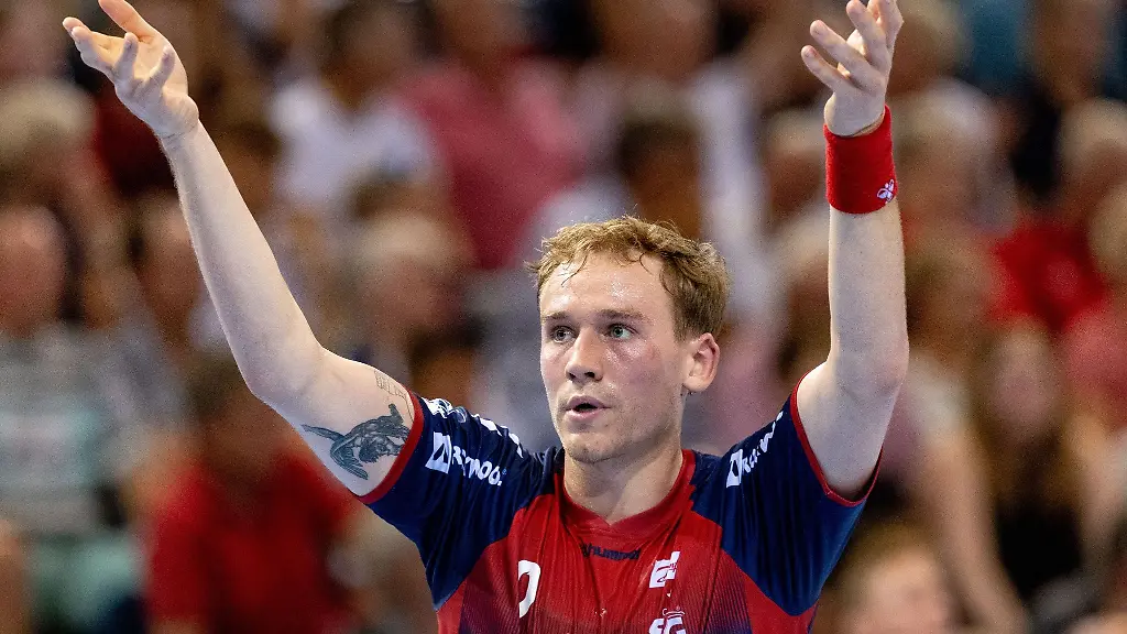 Flensburgs-Simon-Pytlick-gestikuliert