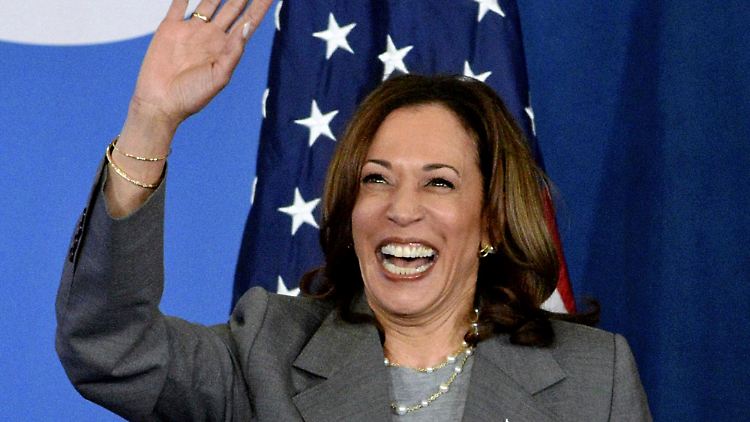 Harris hatte die Rede mit dem berühmt gewordenen Kokospalmen-Zitat im Weißen Haus bei einer Veranstaltung gehalten, in der es um Aufstiegschancen für hispanischstämmige Bürger ging. 