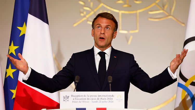 "Es geht jetzt nicht um Namen, es geht darum, welche Mehrheit sich in der Nationalversammlung bildet", sagte Macron. 
