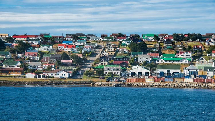 Stanley, die Hauptstadt der Falkland-Inseln. Hier werden die 14 Überlebenden des Unglücks in einem Krankenhaus behandelt. 
