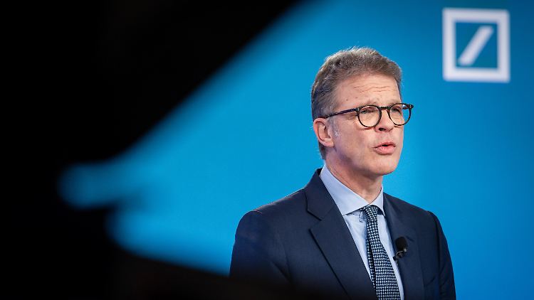 "Wir sind weiterhin auf einem guten Weg, unsere Ziele für 2025 zu erreichen", sagt Christian Sewing.
