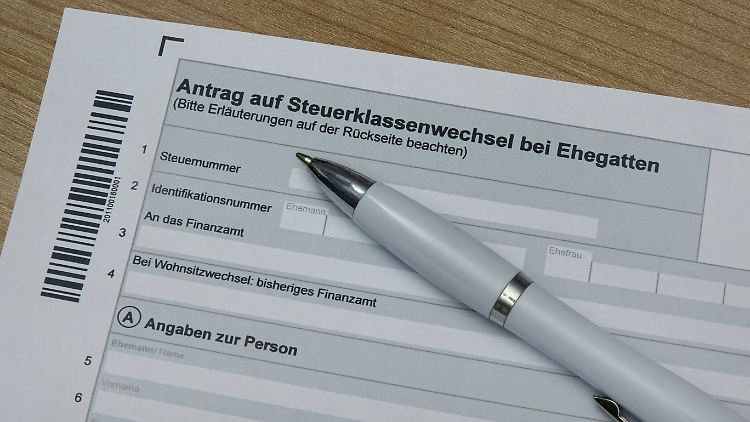Die Steuerklassen 3 und 5 wird es nicht mehr geben, Steuerklassenwechsel bei Ehepartnern sind dann nicht mehr möglich.