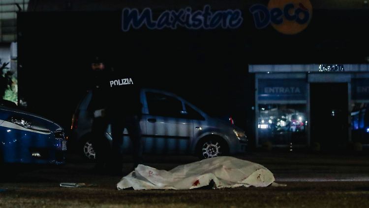 In San Giovanni a Teduccio, einem Vorort von Neapel, wurde im Juni ein Mann getötet. Die Polizei verdächtigt die örtliche Camorra. 