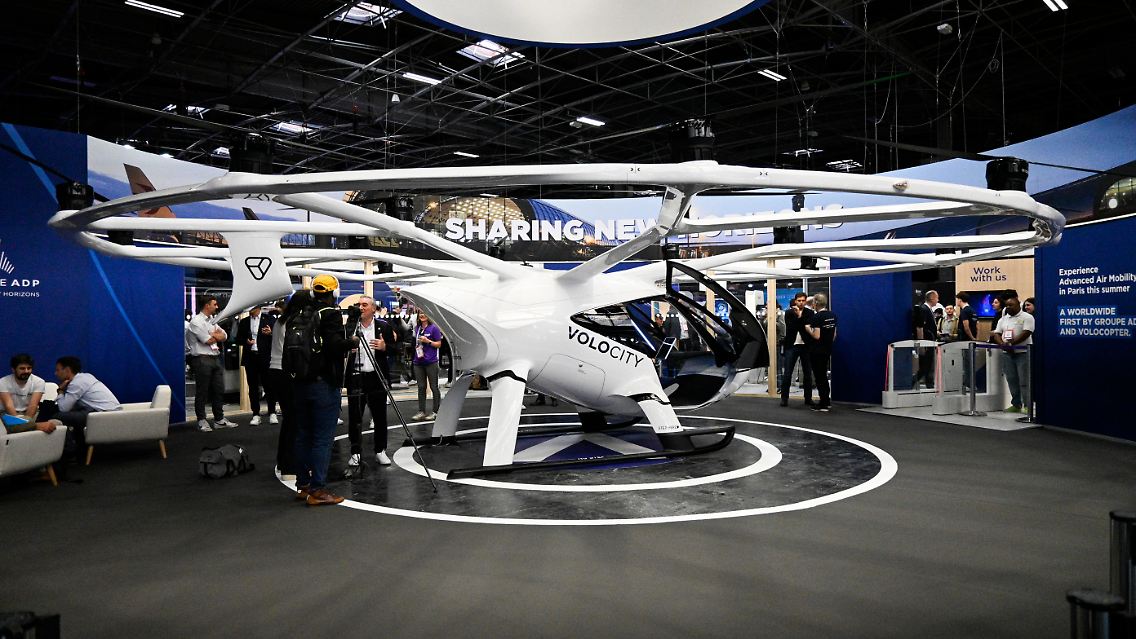 Flugtaxis seien ein "umweltschädliches Gadget für Superreiche", wurde im Pariser Stadtparlament kritisiert.