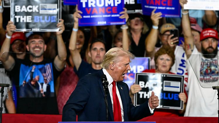 Trump läuft sich rhetorisch für einen Wahlkampf gegen Harris warm. 