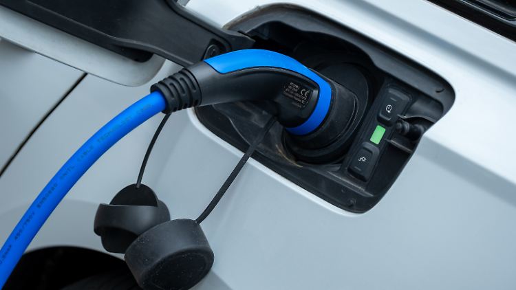 Die optimale Temperatur für die Zellen der Lithiumbatterien von E-Autos liegt zwischen 10 und 35 Grad Celsius.